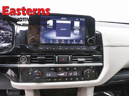 Used 2022 Nissan Pathfinder SL AWD/4WD image 12