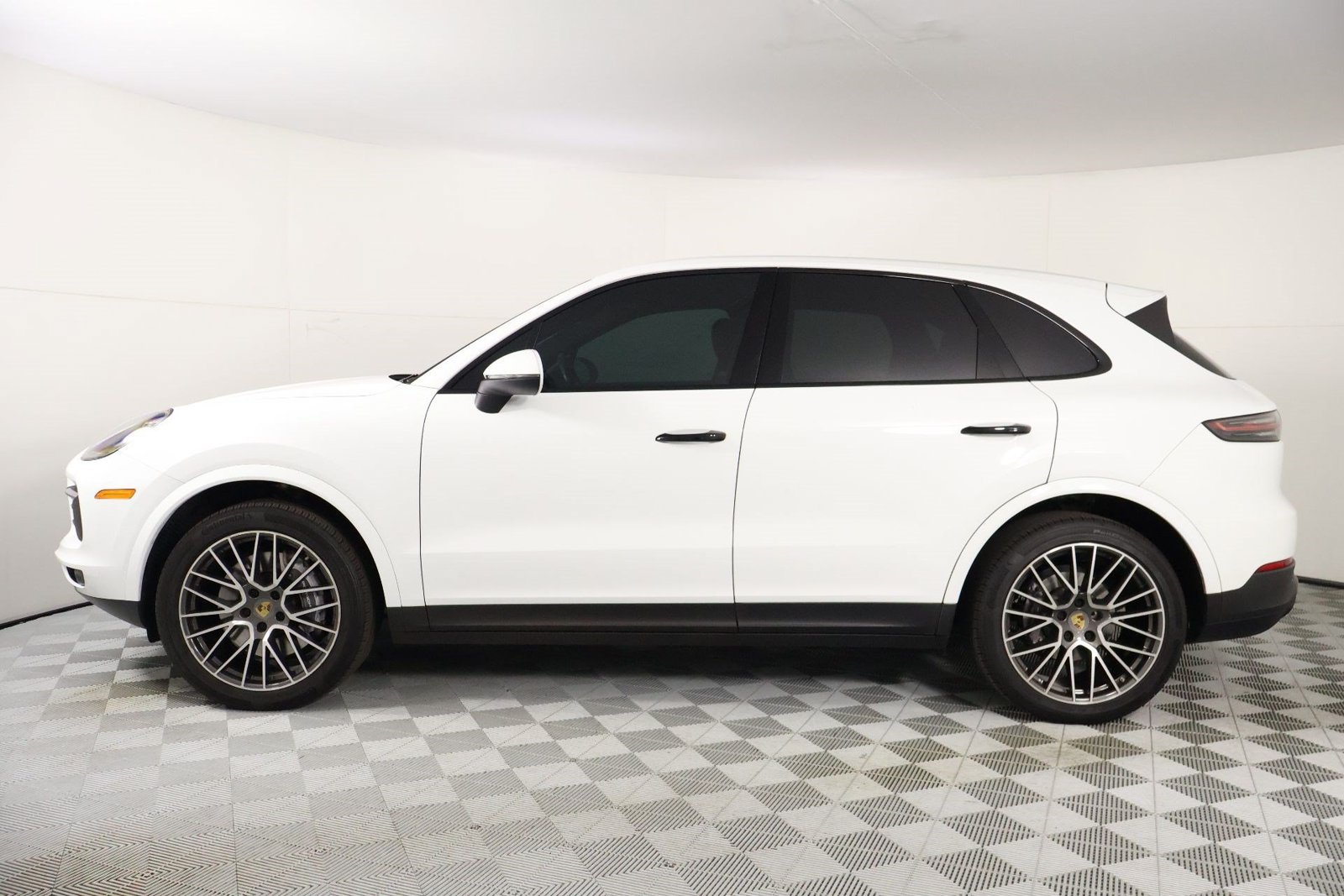 Certified 2022 Porsche Cayenne Platinum Edition AWD/4WD image 2