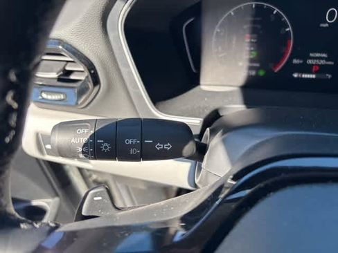 Used 2025 Honda Pilot Touring image 17