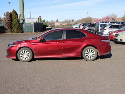 Used 2018 Toyota Camry LE image 8