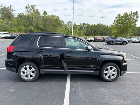Used 2017 GMC Terrain SLE w/ Convenience Package FWD image 8