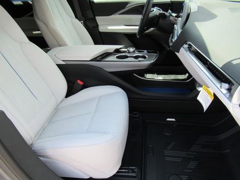 New 2025 Cadillac Lyriq Luxury image 9