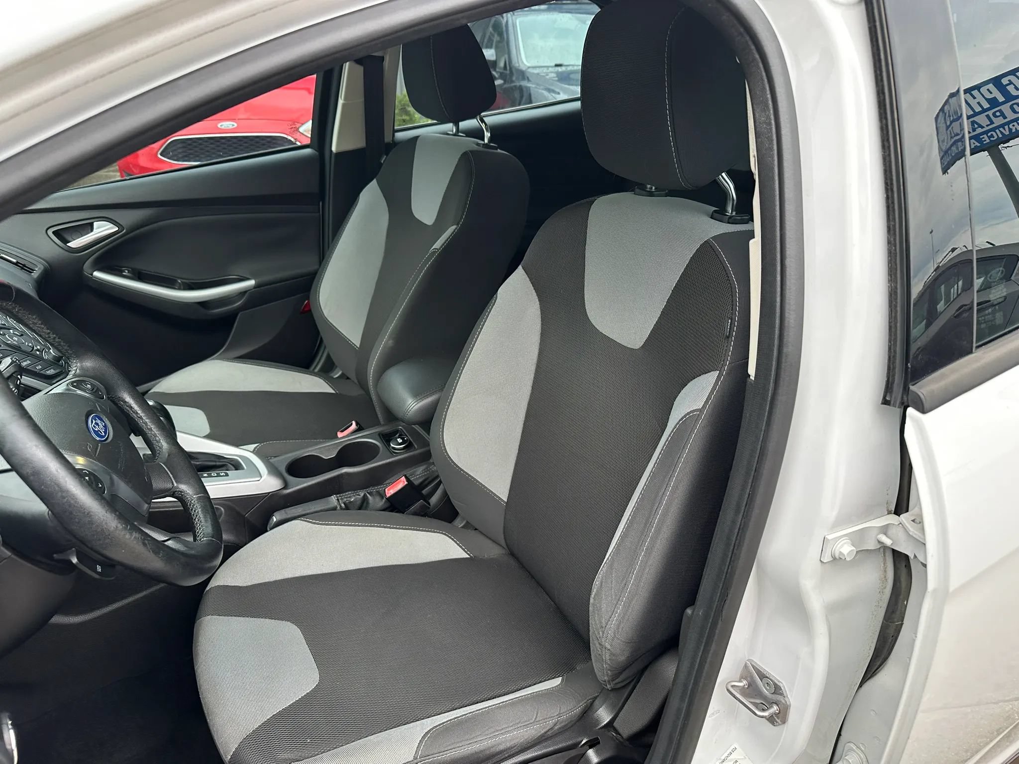 Used 2012 Ford Focus SE FWD image 9