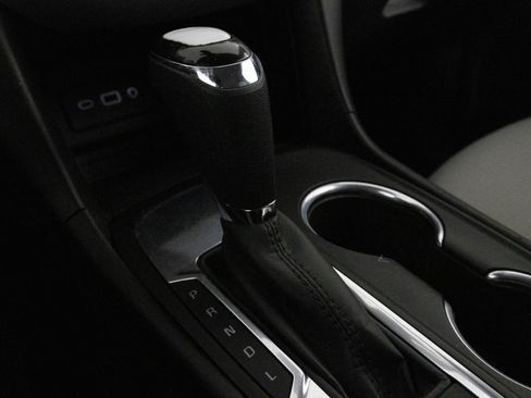 Used 2020 Chevrolet Equinox LS image 25