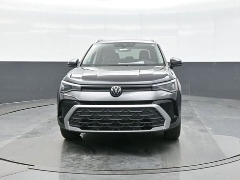 New 2026 Volkswagen Taos SE image 2