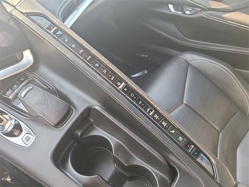 Used 2021 Chevrolet Corvette Stingray Premium Conv w/ Z51 Performance Package image 29