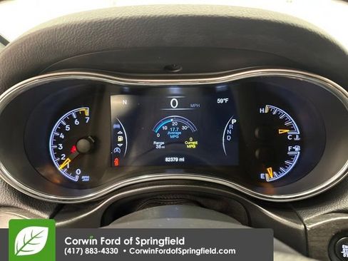 Used 2018 Jeep Grand Cherokee Laredo image 29