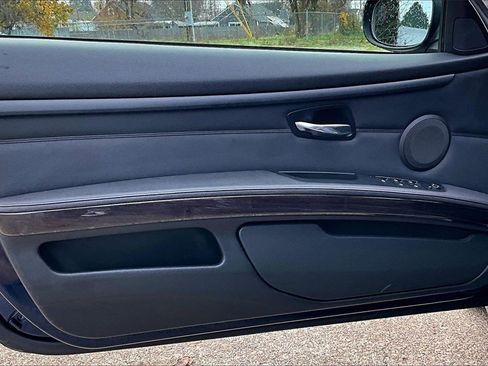 Used 2011 BMW 335i Convertible image 23