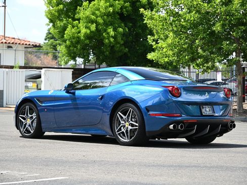 Used 2015 Ferrari California T RWD image 10