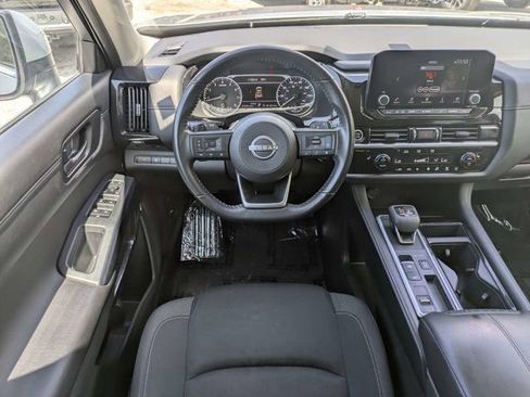 Used 2024 Nissan Pathfinder SV FWD image 17