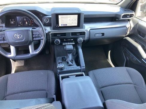 Used 2025 Toyota 4Runner SR5 AWD/4WD image 15