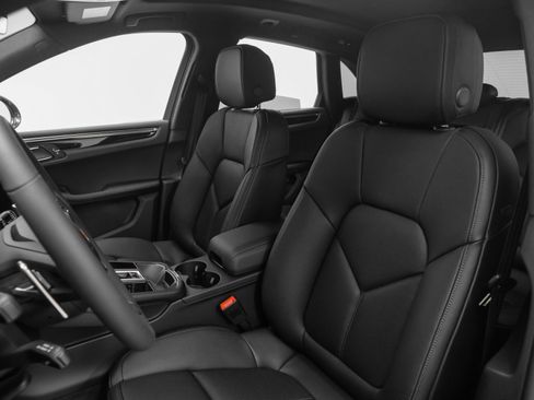 Used 2025 Porsche Macan image 5