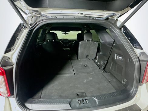 Used 2020 Ford Explorer XLT w/ Equipment Group 202A image 30