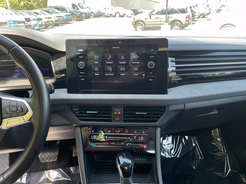 Used 2025 Volkswagen Jetta SE FWD image 16