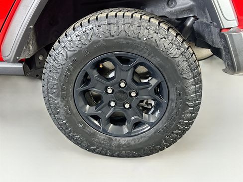Used 2023 Jeep Wrangler Unlimited w/ Convenience Group AWD/4WD image 11