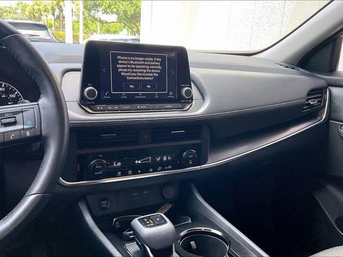 Used 2025 Nissan Rogue SV FWD image 10