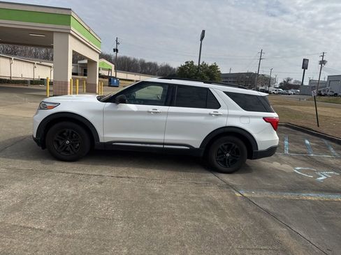 Used 2020 Ford Explorer XLT image 9
