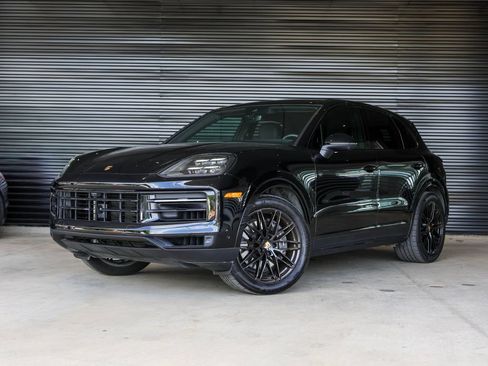 Certified 2024 Porsche Cayenne AWD/4WD image 1