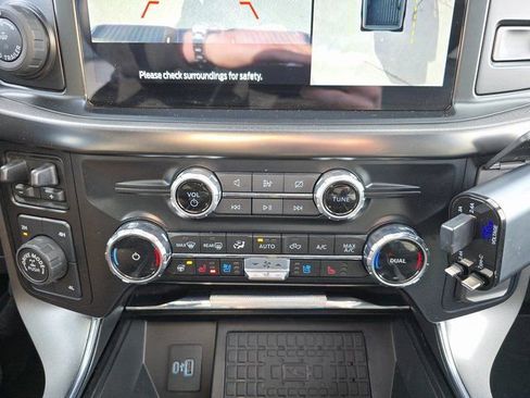 Used 2023 Ford F150 Platinum w/ FX4 Off-Road Package image 20