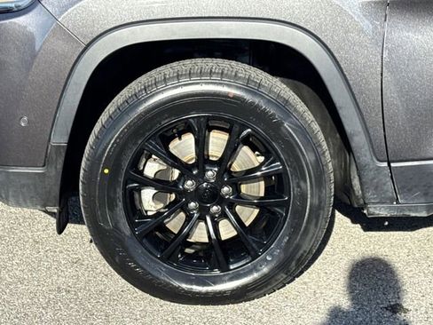 Used 2023 Jeep Cherokee Altitude Lux image 22