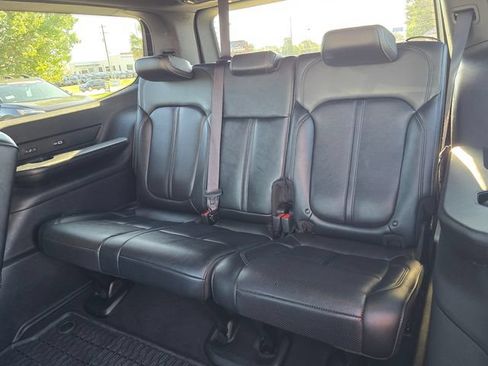 Used 2024 Jeep Wagoneer Series III AWD/4WD image 14