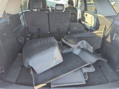 Used 2023 Ford Explorer XLT w/ Equipment Group 202A RWD image 9