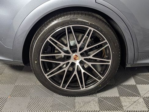New 2026 Porsche Cayenne GTS image 13