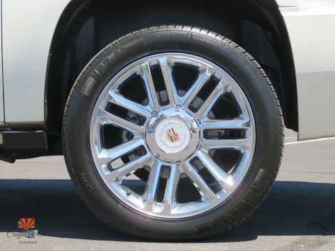 Used 2014 Cadillac Escalade ESV Platinum AWD/4WD image 22