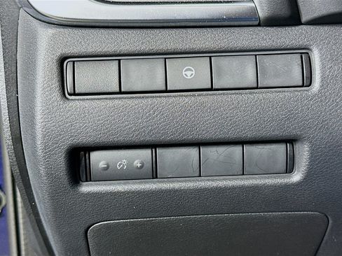 Used 2023 Nissan Rogue SV FWD image 17