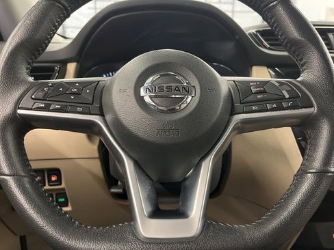 Used 2019 Nissan Rogue SV image 15