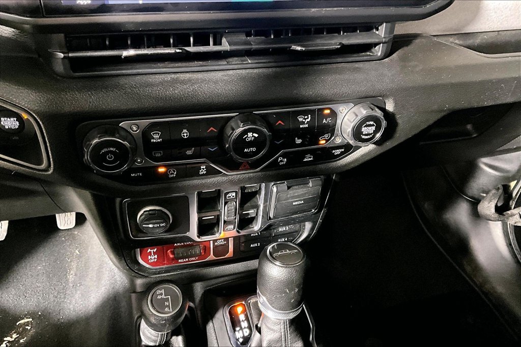 Used 2024 Jeep Gladiator Sport AWD/4WD image 25
