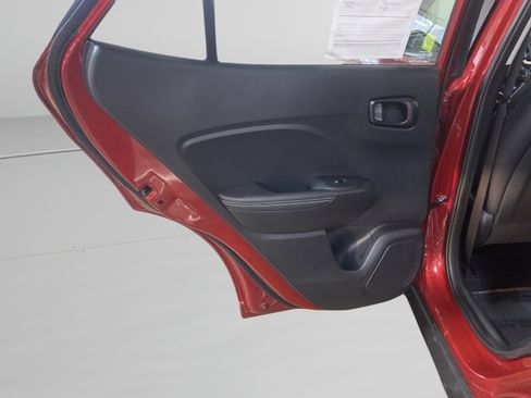 Used 2025 Hyundai Venue Limited image 10