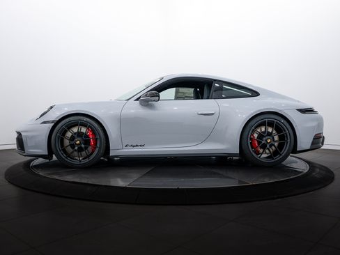 New 2026 Porsche 911 Carrera GTS image 2