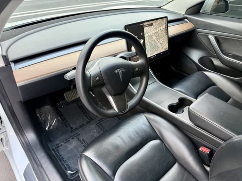 Used 2020 Tesla Model 3 Standard Range Plus image 8