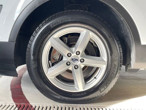 Used 2017 Ford Explorer XLT image 13