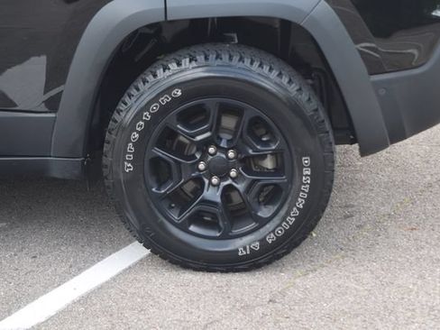 Used 2021 Jeep Cherokee Trailhawk w/ Technology Group AWD/4WD image 27