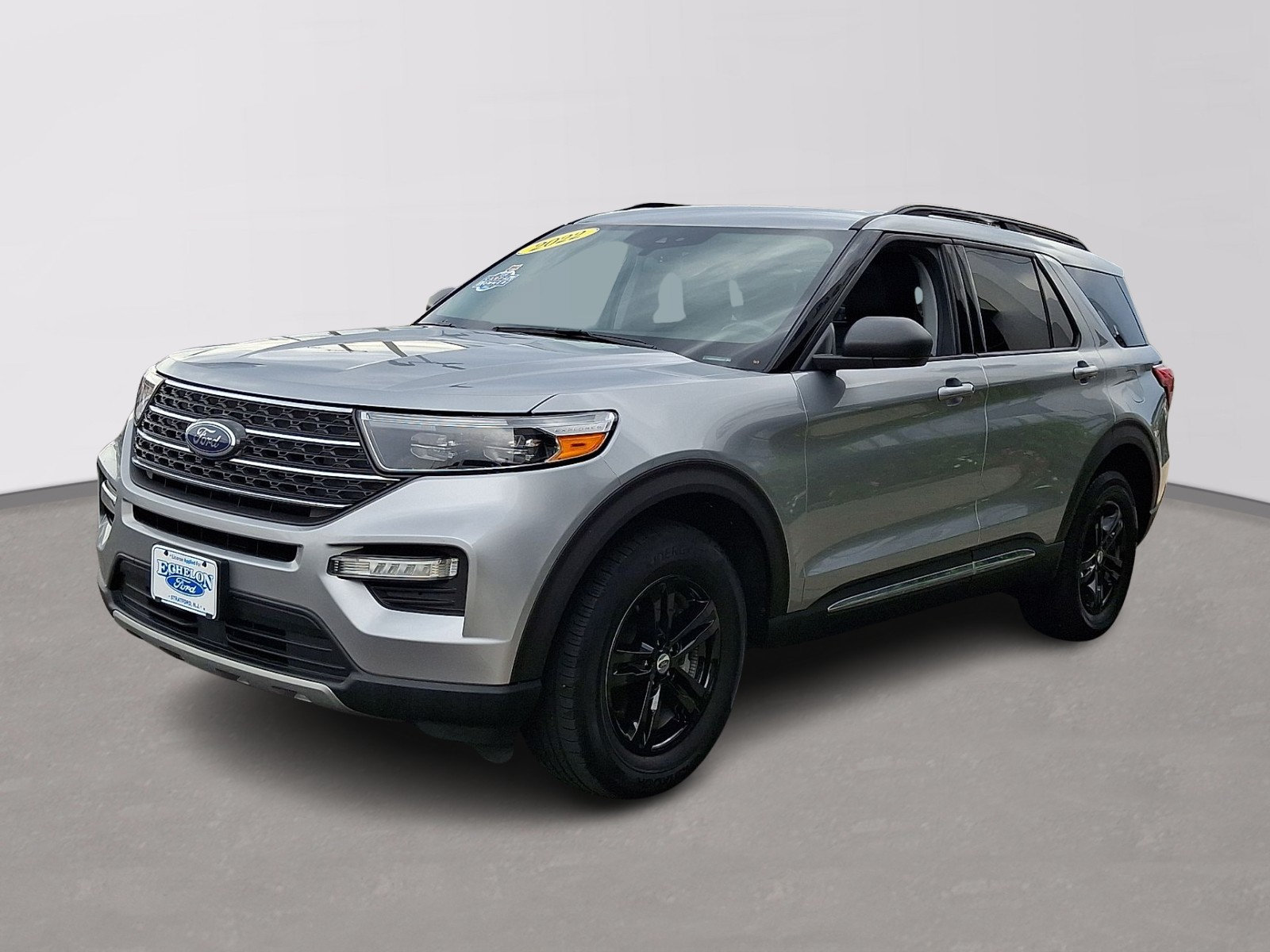 Certified 2022 Ford Explorer XLT w/ Equipment Group 202A AWD/4WD image 3