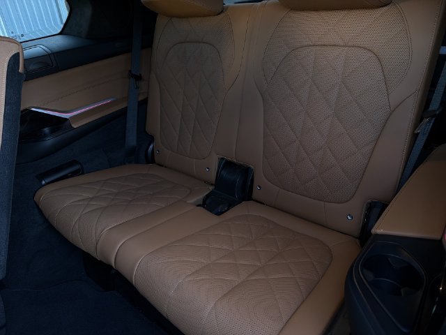Used 2025 BMW X7 xDrive40i w/ M Sport Package AWD/4WD image 21