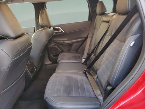 Used 2024 Mitsubishi Outlander SE image 10