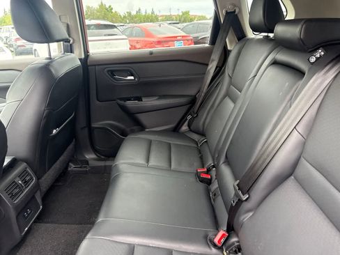 Used 2023 Nissan Rogue SV w/ SV Premium B Package FWD image 16