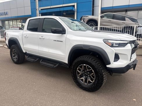 Used 2025 Chevrolet Colorado ZR2 w/ Technology Package image 9
