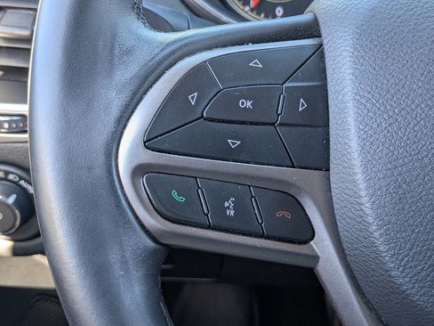 Used 2019 Jeep Cherokee Latitude Plus image 28