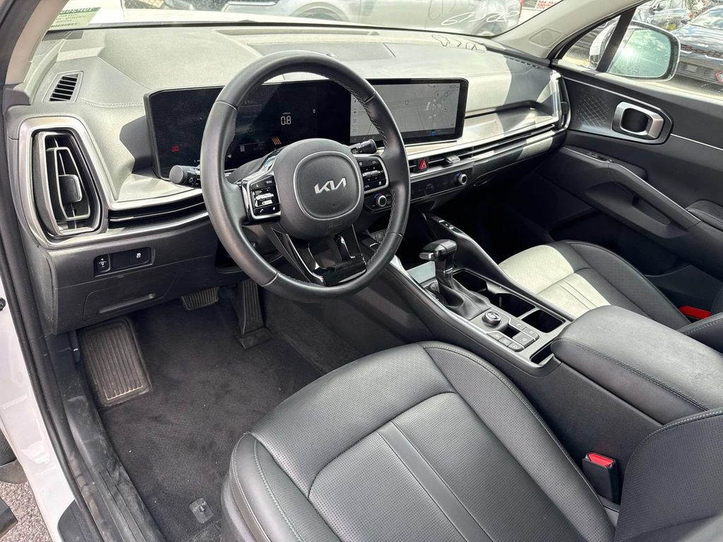 Certified 2025 Kia Sorento S FWD image 21