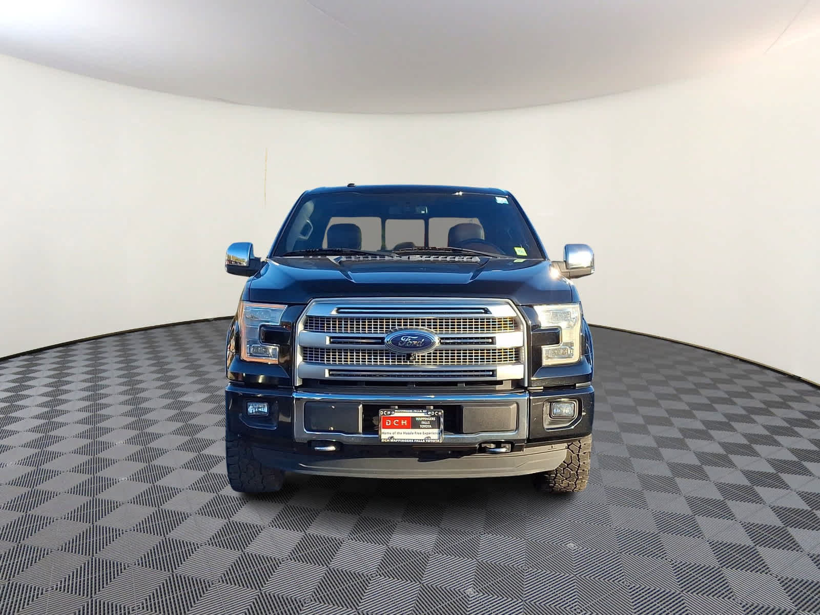 Used 2016 Ford F150 Platinum w/ Equipment Group 701A Luxury AWD/4WD image 3