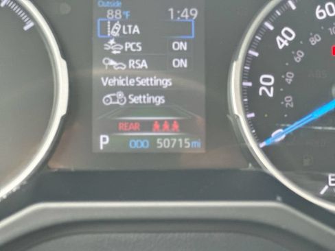 Used 2021 Toyota RAV4 LE AWD/4WD image 13