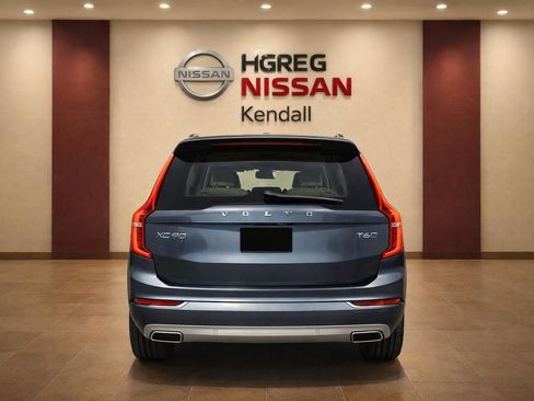 Used 2020 Volvo XC90 T6 Momentum image 3