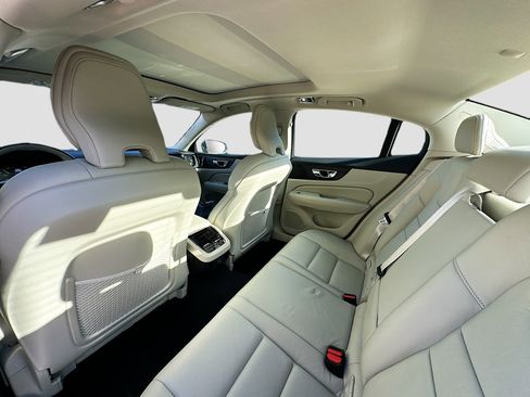 Used 2022 Volvo S60 B5 Inscription image 26