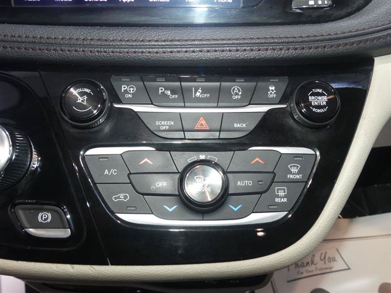 Used 2017 Chrysler Pacifica Limited w/ UConnect Theater Package FWD image 37