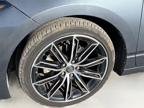 Used 2019 Toyota Avalon Touring image 32