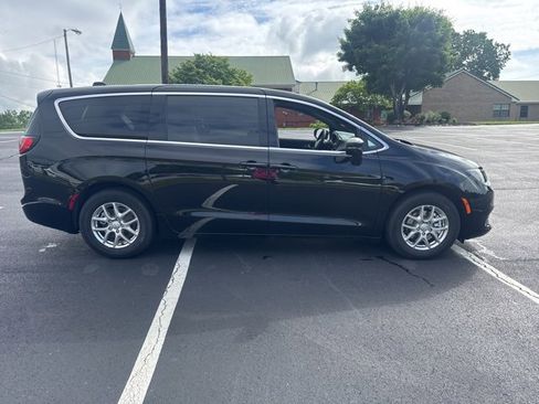 New 2025 Chrysler Voyager LX image 8